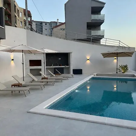 Blue Sunrise, With Pool,terace & Stunning Views