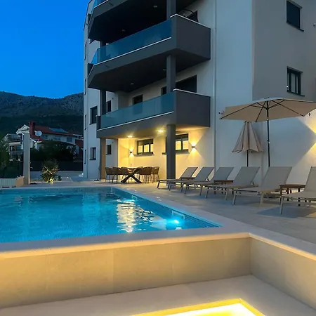 Blue Sunrise, With Pool,terace & Stunning Views Podstrana