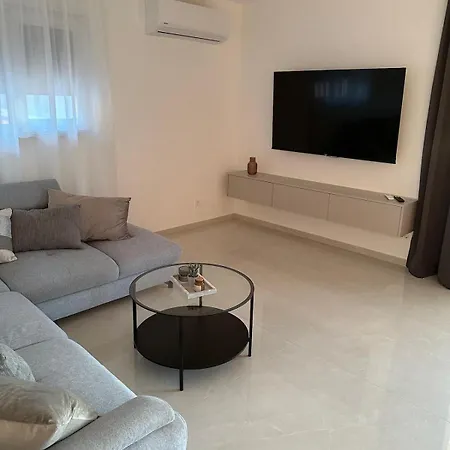 Blue Sunrise, With Pool,terace & Stunning Views Apartment