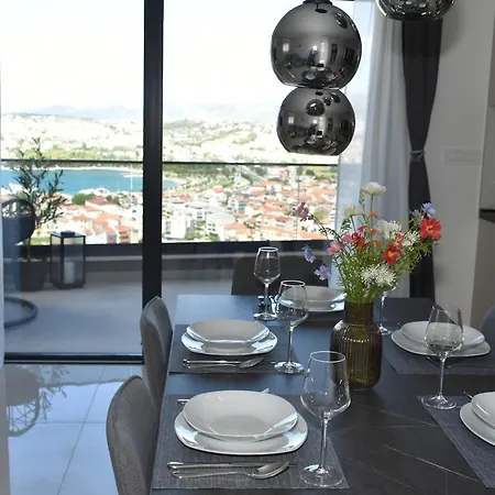 Blue Sunrise, With Pool,terace & Stunning Views Appartement *