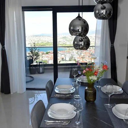 Blue Sunrise, With Pool,terace & Stunning Views Apartment *