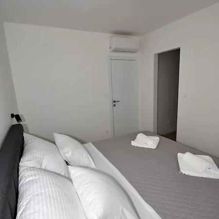 Apartment Blue Sunrise, With Pool,terace & Stunning Views Podstrana