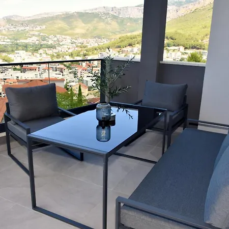 Blue Sunrise, With Pool,terace & Stunning Views Appartement *